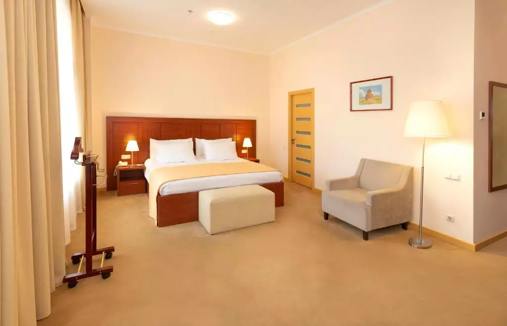 Ani Plaza Hotel